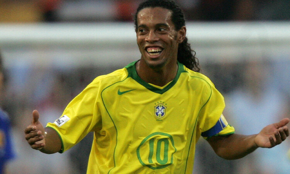 اللاعب المهاري في كرة القدم: بين حب الجماهير ومقصلة الإعلام اللاعب المهاري في كرة القدم: بين حب الجماهير ومقصلة الإعلام