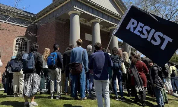 طلاب جامعة هارفارد Harvard أمام مصير مجهول بعد قرار ترامب  
