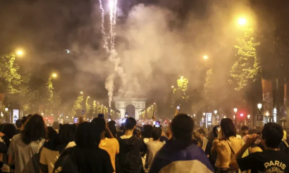 تحول احتفالات باريس سان جيرمان إلى فوضى وتخريب  