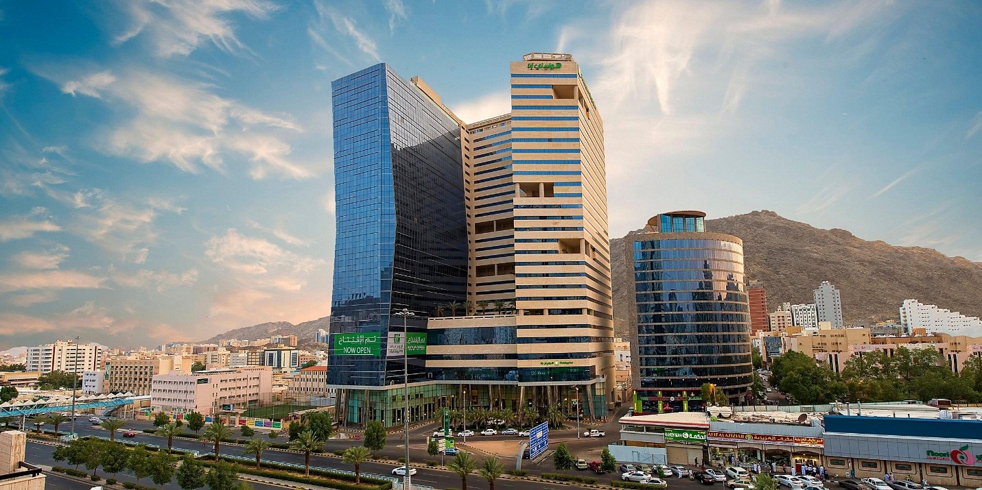 Holiday Inn Al Aziziah is the most prominent hotel in Makkah Al Mukarramah. It is named Al Aziziah for its neighbourhood.